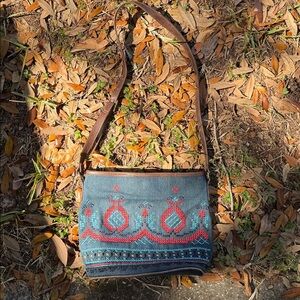 VINTAGE RELIC Embroidered Denim Shoulder Bag